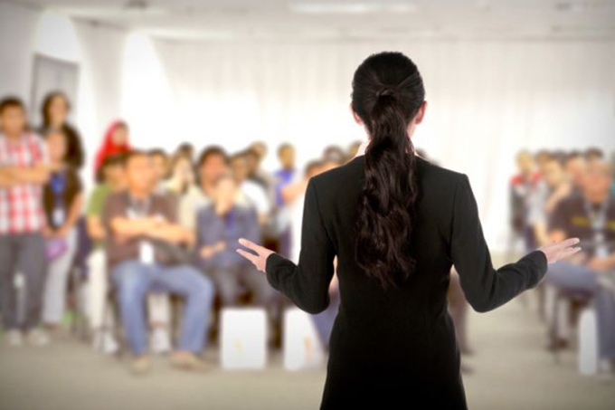 Five ‘don’ts’ for introducing a female speaker