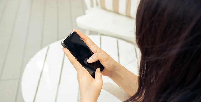 Who are the ultimate beneficiaries of mobile app, business or customers?