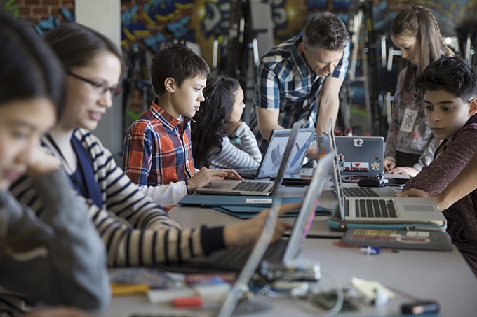 The new digital society needs a recycled school