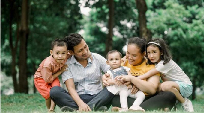 To reduce parental stress, should we move away from the nuclear family model?