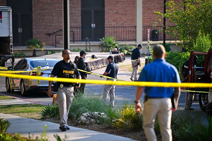 Should AIs be required to report a human user contemplating violence?