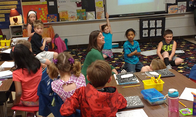Second-graders at Dunn Elementary learning about “arrays.” Common Core treats math as a set of foundational principals that fit together. This lesson helps to teach them that multiplication is repeated addition. Photo: Luba Ostashevsky