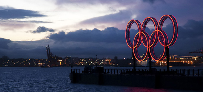 Olympics_rings_Vancouver-770
