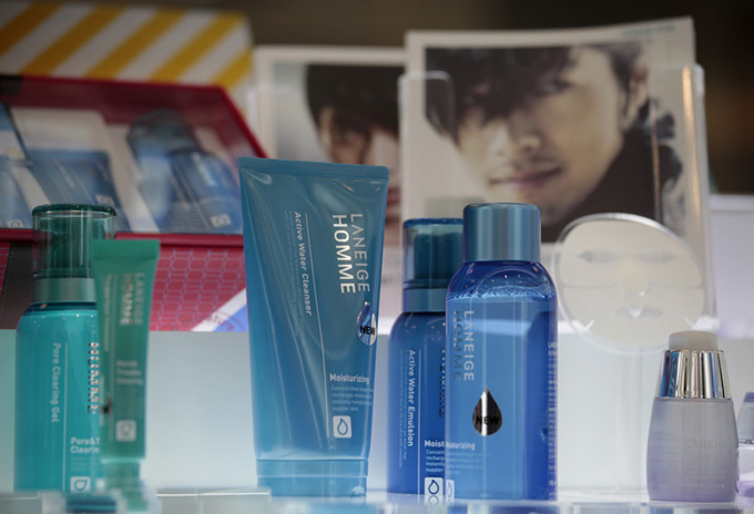  South Korea’s male K-pop icons have been enlisted by the country’s cosmetics firms. Bobby Yip/Reuters 