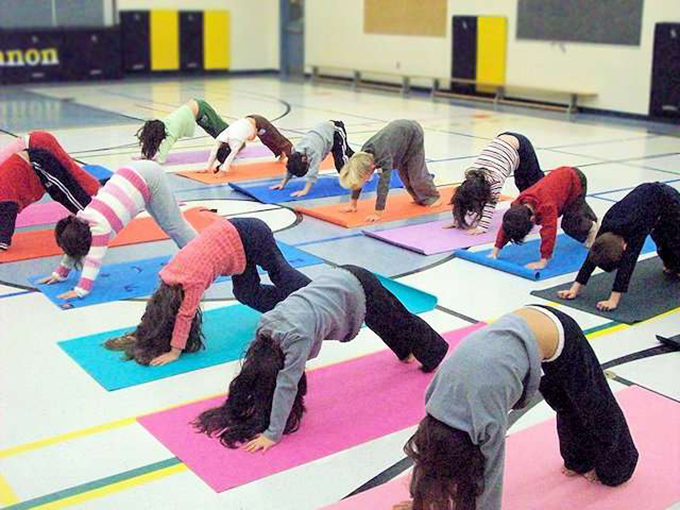 School: yoga, an activity to be included in the program? - World