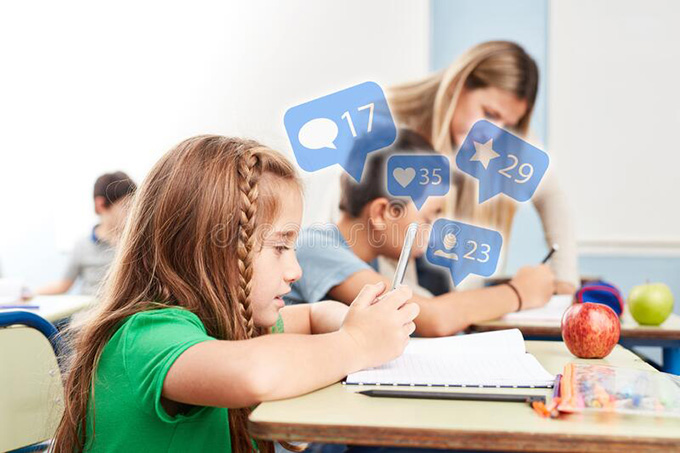How social networks can help in learning